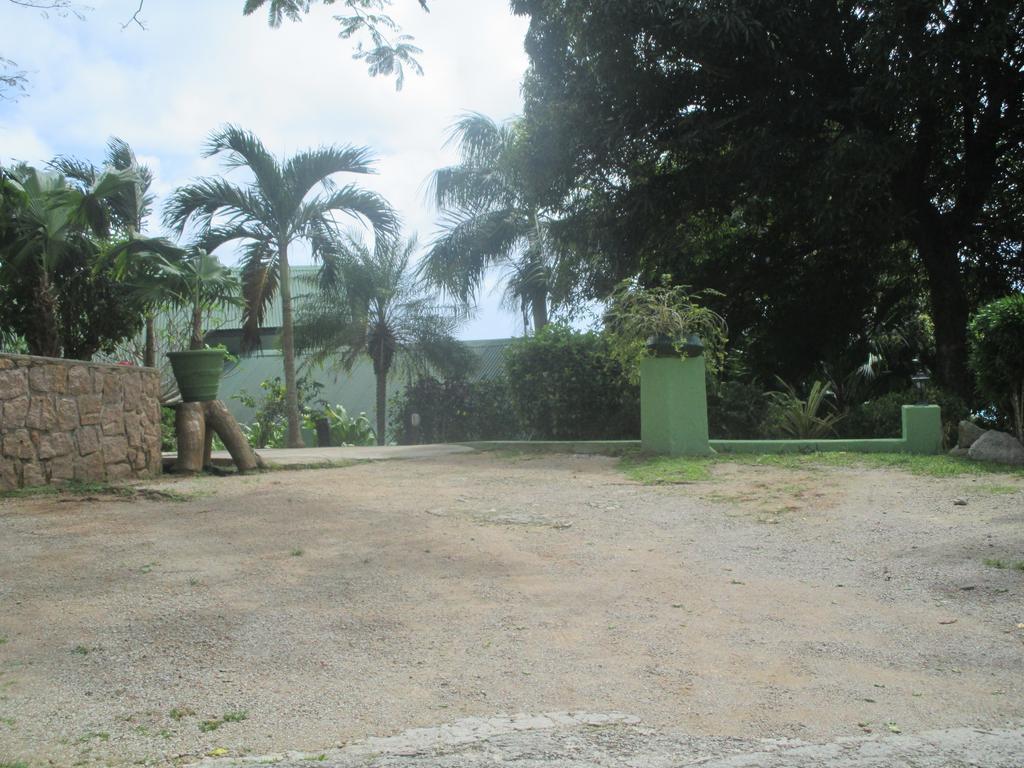 Mango Lodge Anse Volbert Village  Exterior photo